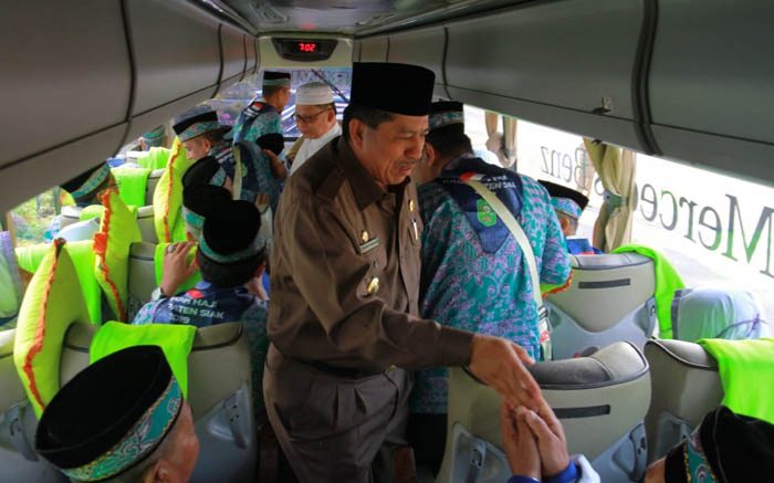 Lepas JCH Siak Menuju Embarkasi Haji Antara, Ini Doa Alfedri 