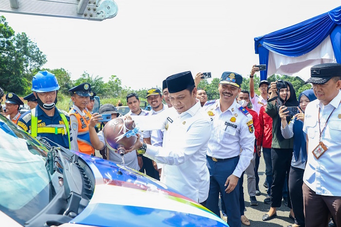 Pj Walikota Pekanbaru Launching Mobil Layanan LPJU dan Bus TMP Gratis
