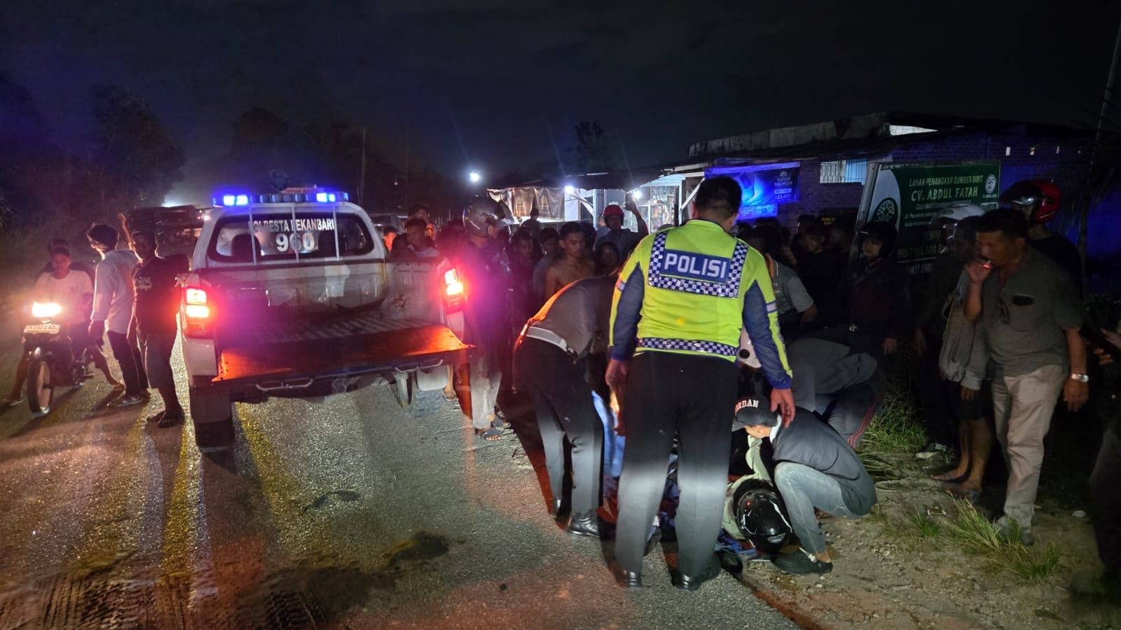 Laka Maut di Jalan Pesantren: Gagal Nyalip, Pemotor Terlindas Dumptruck