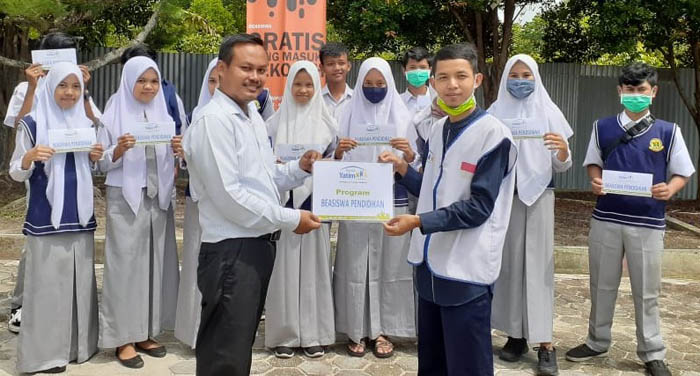 Kepala SMK Bina Profesi Apresiasi Bantuan Beasiswa Pendidikan Rumah Yatim