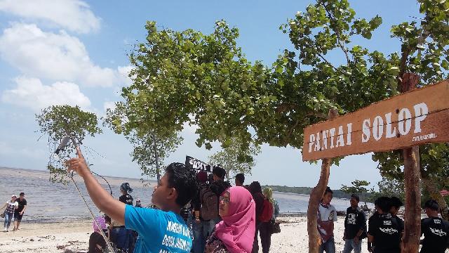 Empat Ribu Wisatawan Kunjungi Pantai Solop Selama Lebaran