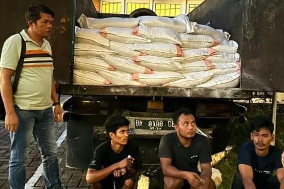Polda Riau Amankan  Ratusan Karung Pupuk Palsu