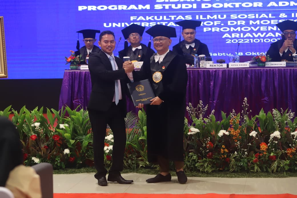 Ketua Wartawan Parlemen Ariawan Raih Gelar Doktor dengan Lulus Cumlaude