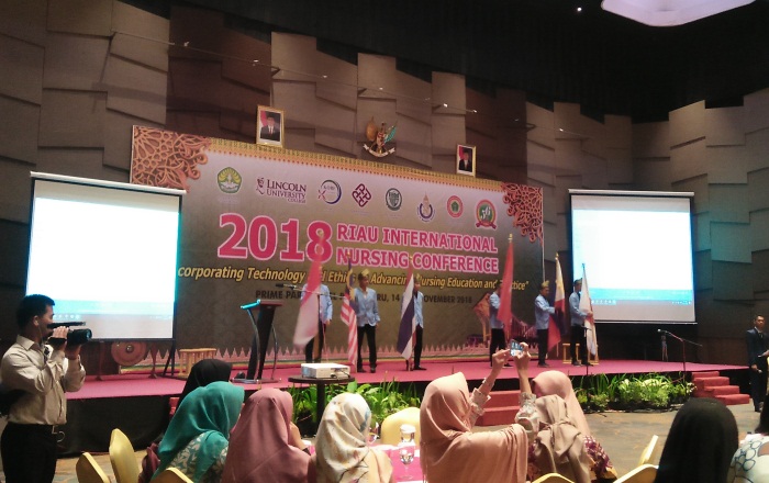 Fakultas Keperawatan UR Taja Riau International Nursing Conference 2018