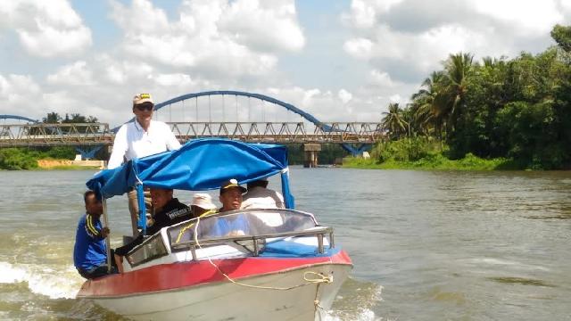 Bupati Tinjau Lokasi Strategis Pembangunan Jembatan di Atas Sungai Kampar