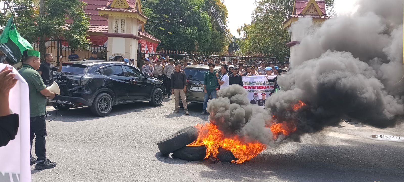 Demo di Kantor DPRD Pelalawan, HMI Sampaikan Sejumlah Tututan