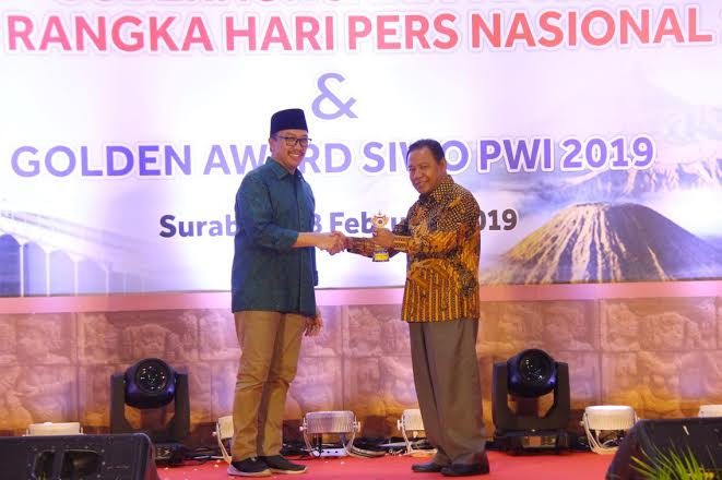 KONI Riau Terima Golden Award SIWO, Emrizal Pakis: Jadi Motivasi Menuju Prestasi Lebih Baik