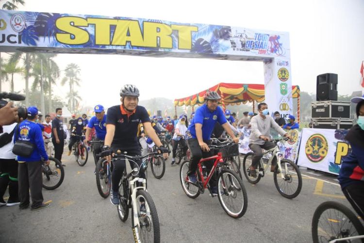 Jelang Tour de Siak, Bupati Lepas Fun Bike di Depan Istana