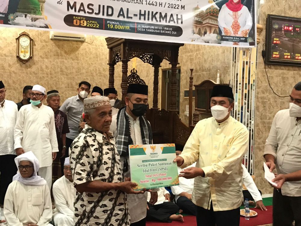 Gubri Serahkan Bantuan SPSI Hasil Zakat ASN Pemprov Riau