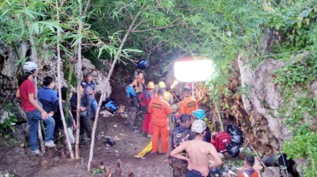 Kronologi Lengkap 3 Mahasiswa Unsika Tewas Terjebak di Goa Lele
