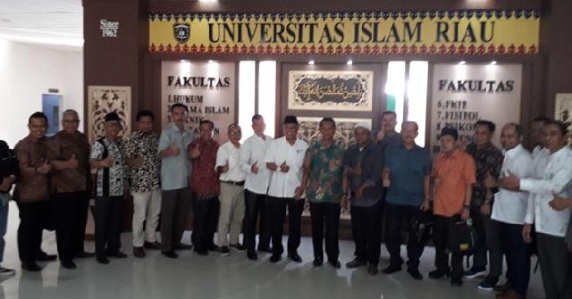 Silaturahmi dengan Pimpinan Media Massa, Rektor UIR Paparkan Sejumlah Prestasi