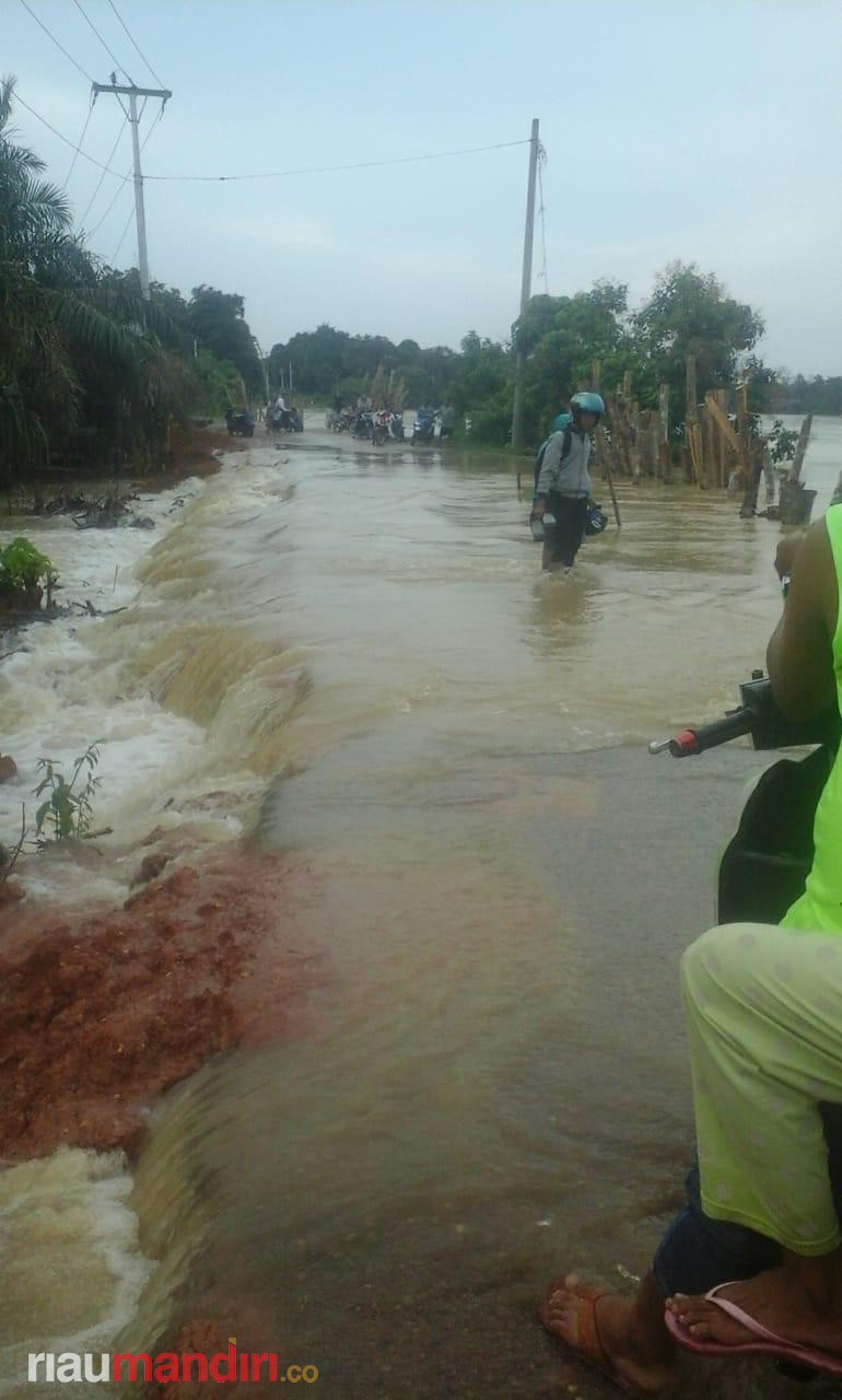 Pemukiman Warga dan Jalan Kembali Tergenang, Banjir di Inhu Siaga 2