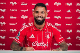 Douglas Luiz Bergabung ke Nottingham Fores