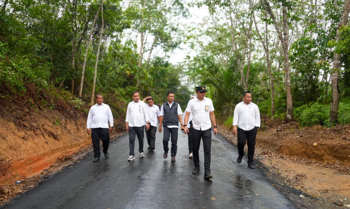 Cegah Praktik Korupsi, Kejari Kuansing Tinjau Sejumlah Proyek APBD