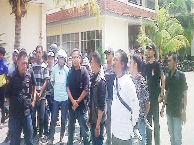 Sutiyem Tuntut Lahan Perumahan Dikembalikan