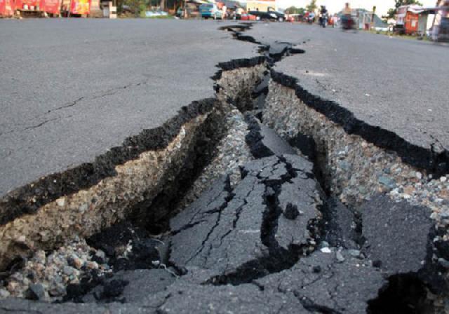 Belum Digunakan, Jalan Rigid di Sorek Sudah Retak