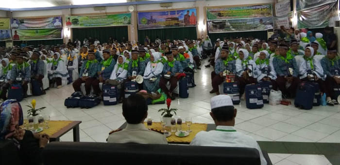 Dilepas Bupati Mursini di Batam, JCH Kuansing Diterbangkan ke Madinah 