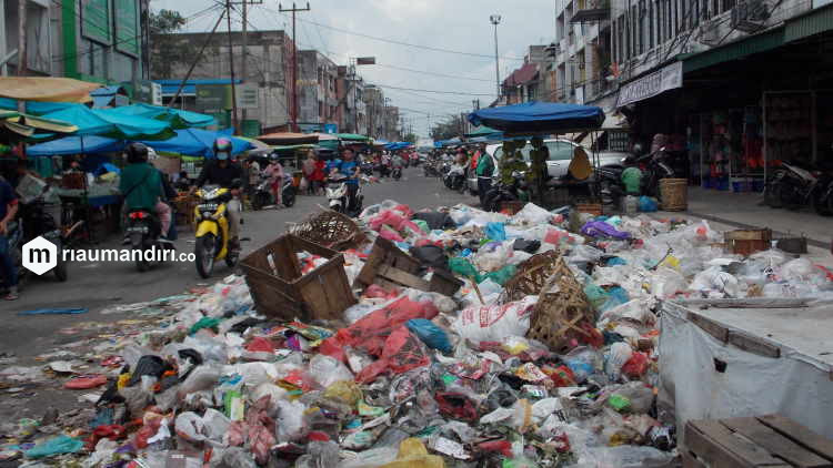 Dinilai Ganggu Sistem, Pengangkut Sampah Ilegal di Pekanbaru Akan Ditindak