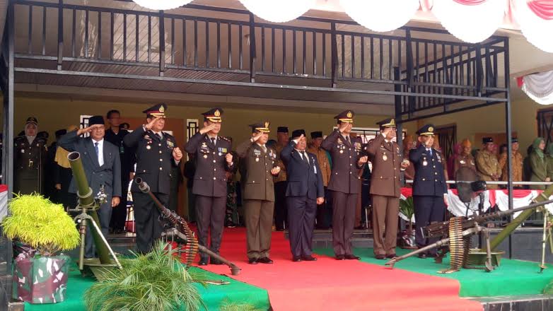 Dandim 0313 KPR Pimpin Upacara HUT 73 TNI di Lapangan Pelajar Bangkinang