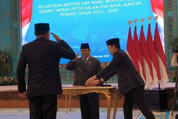 Dilantik Prabowo, Djamari Chaniago Jabat Menko Polkam