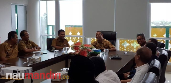 Silaturahmi ke Rektor, Camat Marpoyan Damai Minta UIR Sumbangkan Keilmuan Majukan Kecamatan