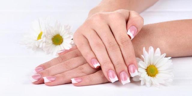 7 Bahan Alami Bikin Kuku Menjadi Sehat
