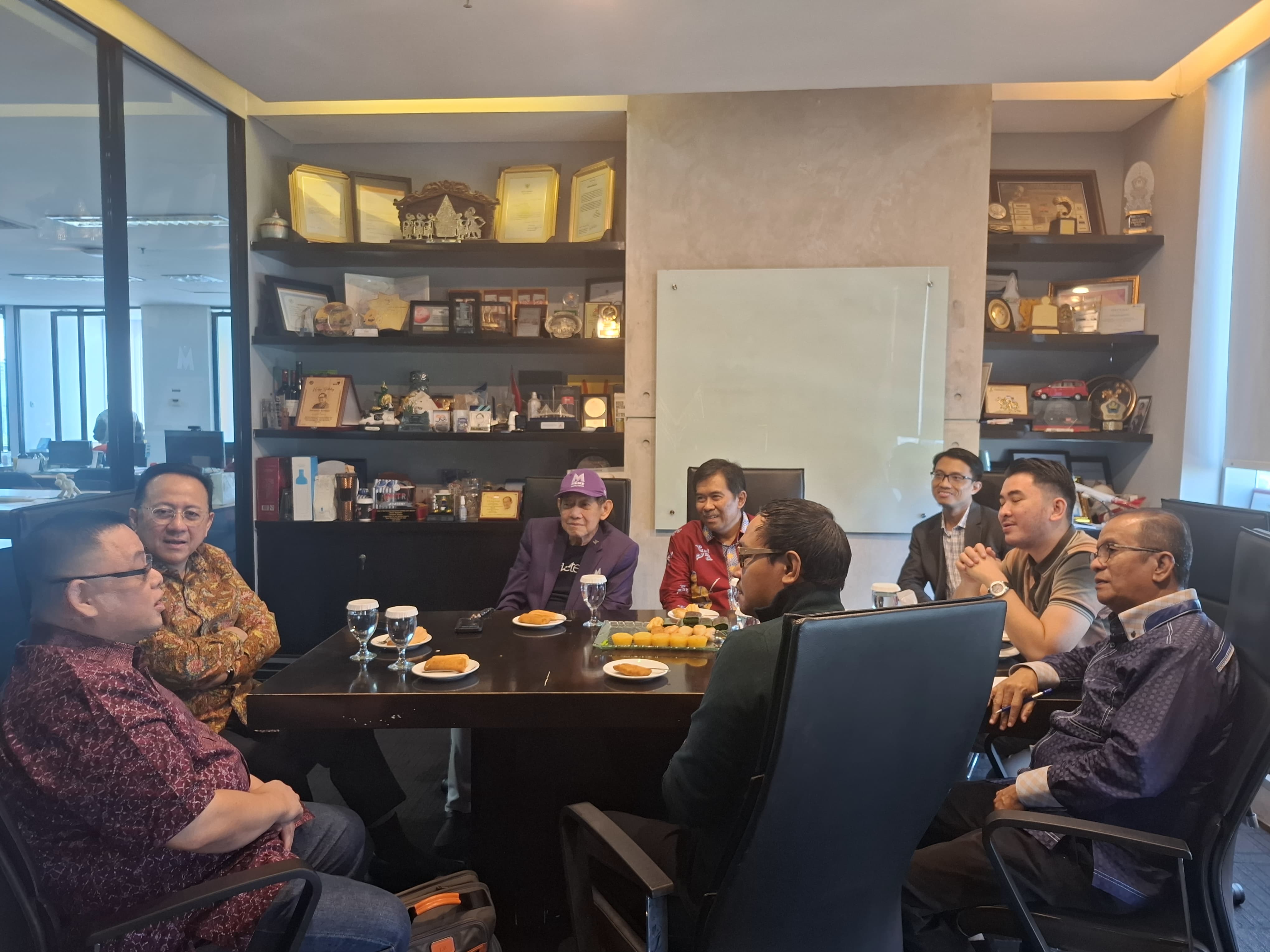 Dongkrak Pariwisata Sumbar, Irman Gusman Dorong TransNusa Buka Rute Bali-Padang