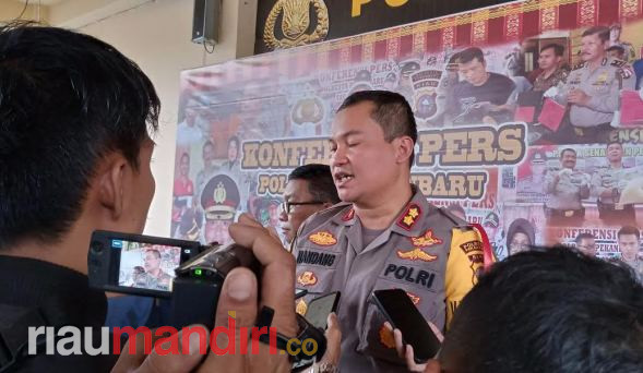 Polisi Tangkap 6 Orang Diduga Pembobol ATM di Pekanbaru, Pelaku Mengaku Dijebak