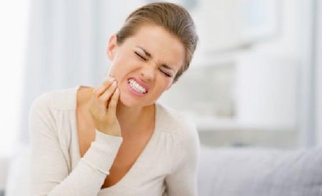 7 Faktor yang Mempengaruhi Terjadinya Gigi Sensitif
