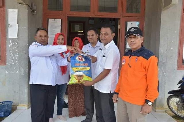 Pemkab dan PMI Kampar Salurkan Bantuan untuk Korban Banjir di Kampar Kiri