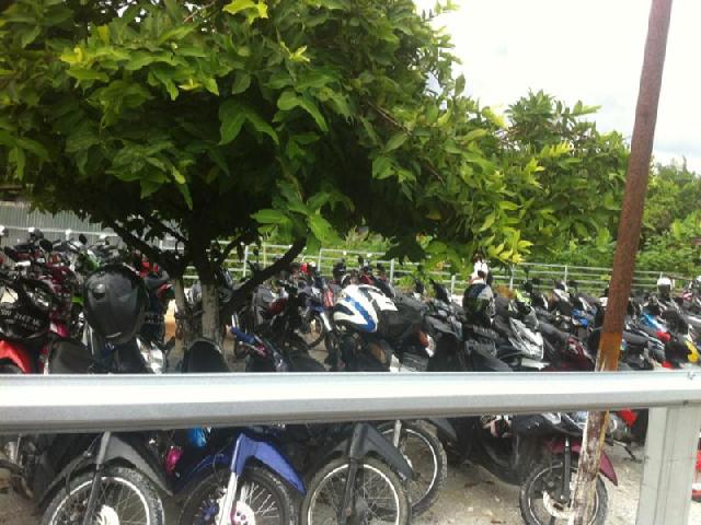 SMKN 4 Pekanbaru Diduga ‘Proyekkan’ Lahan Parkir Warga