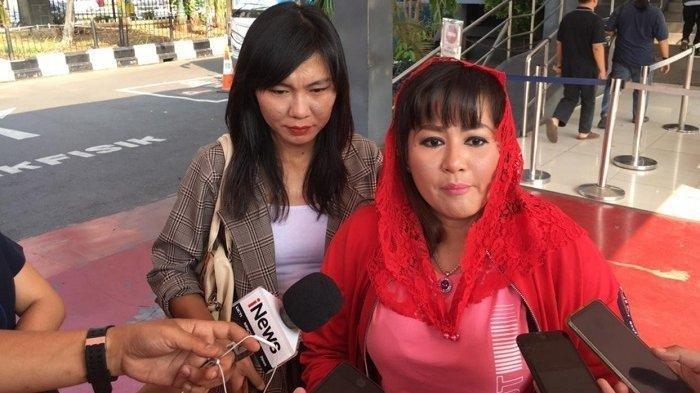 Dewi Tanjung Respons #TangkapDewiTanjung yang Ramai di Twitter