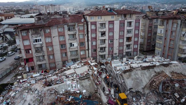 131 Orang Ditetapkan Jadi Tersangka Imbas Gedung Runtuh Akibat Gempa di Turki