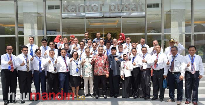Pejabat Eselon III Kanwil Kemenag Se-Indonesia Lakukan <i>Benchmarking</i> ke Bank Riau Kepri 