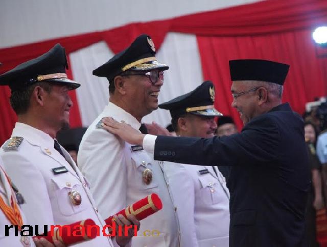 Gubernur Riau Resmi Lantik Wakil dan Bupati Kampar Terpilih