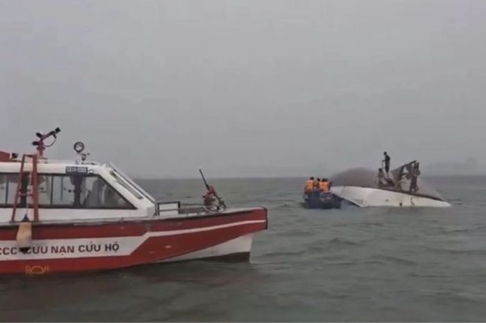 Lebih 30 Orang Meninggal Dunia Akibat Kapal Wisata Terbalik di Vietnam