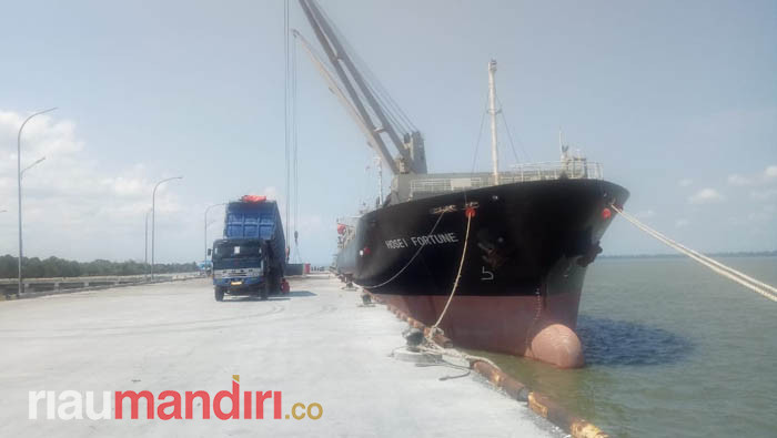 Aktivitas Ekspor Impor Cangkang di Pelabuhan KITB Kabupaten Siak Masih Lancar