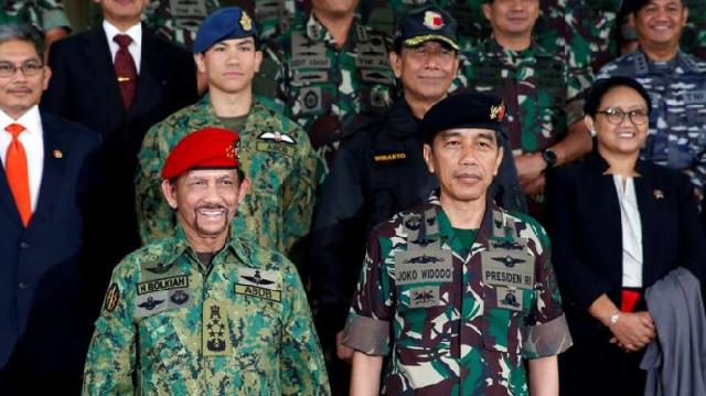 Gantengnya Putra Sultan Brunei Saat Ketemu Jokowi