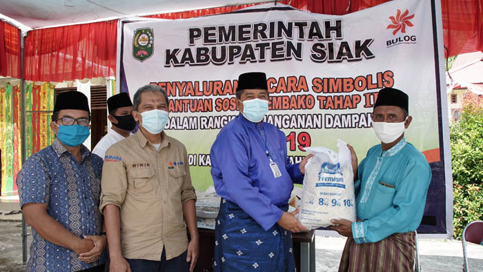 Pemkab Siak Salurkan Bantuan Sembako Tahap II Untuk 33 Ribu KK di Pusako