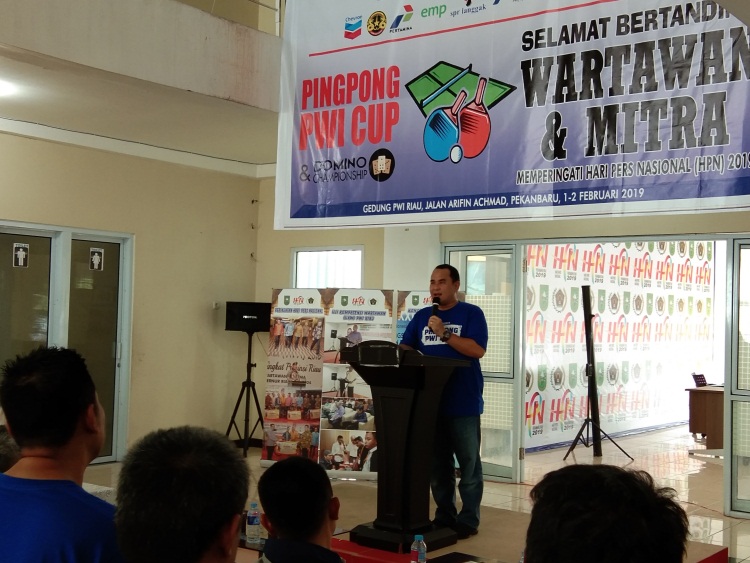 Pertandingan Eksibisi Tenis Meja PWI Riau, Zulmansyah-Doni Menang Tipis atas Avicenia-Sukamto