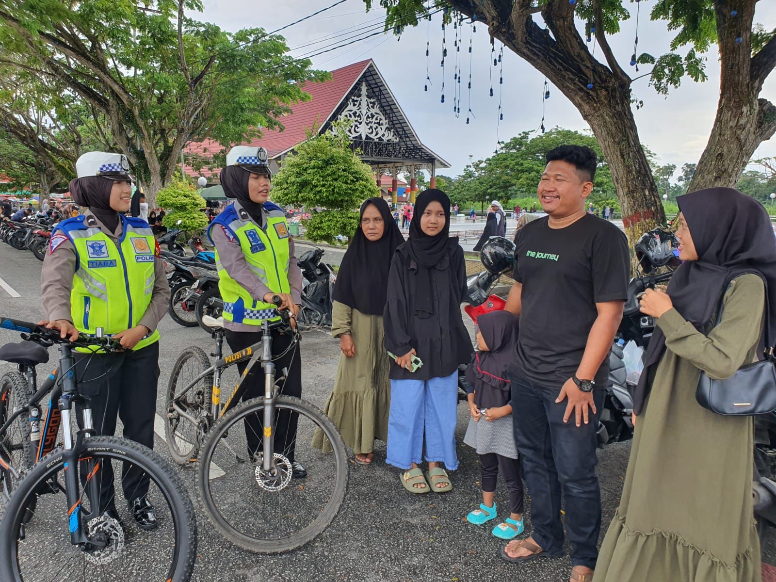 Satlantas Polres Siak Patroli Sepeda Sampaikan Pesan Pemilu Damai