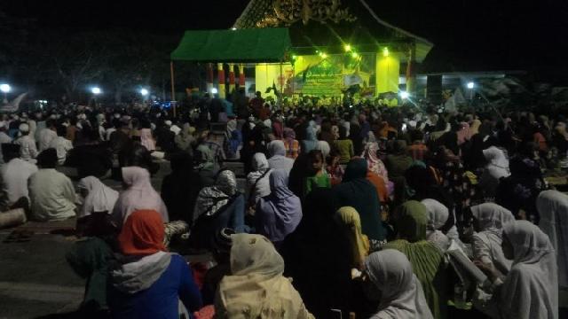 Ribuan Warga Nahdliyin Hadiri Gebyar Sholawat di Lapangan Tengku Mahratu