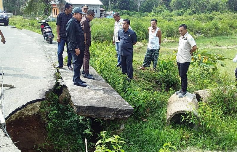 Jalan Penghubung Pangean-Benai Amblas, Komisi III DPRD Kuansing Desak PUPR Segera Perbaiki 