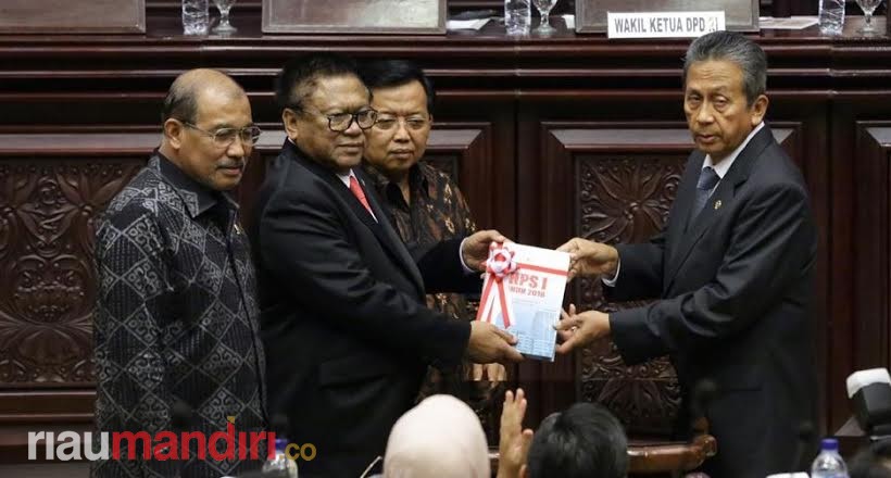 BPK Serahkan IHPS I 2018 ke DPD RI