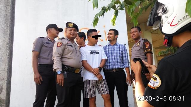 Putus Cinta, Pemuda Ini Lakukan Percobaan Bunuh Diri Lompat dari Gedung