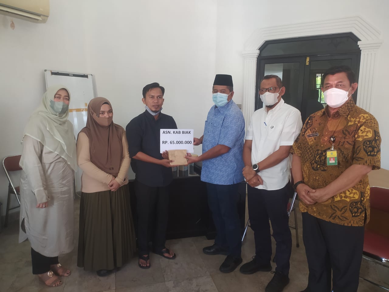 Bupati Alfedri dan Istri Antar Bantuan Pengobatan Bocah Penderita Kelainan Hati ke Jakarta
