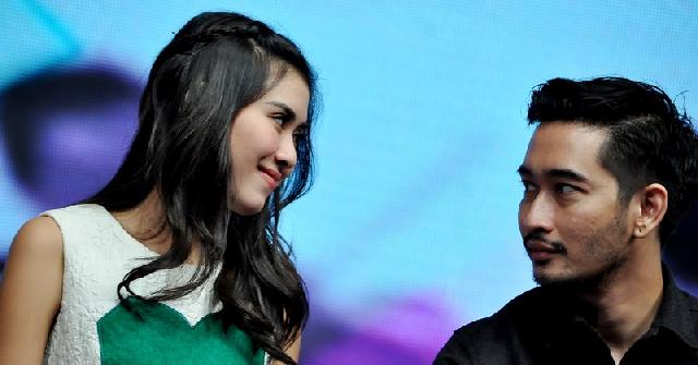 Valentine Syahnaz Girang Dapat Kalung dari Jeje