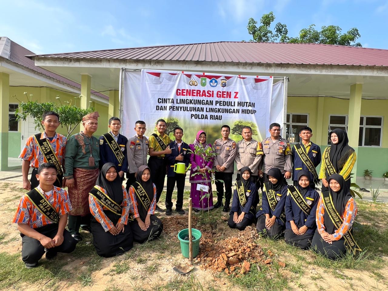 Ditbinmas Polda Riau Sosialisasikan Green Policing ke Pelajar SMAN 16 Pekanbaru