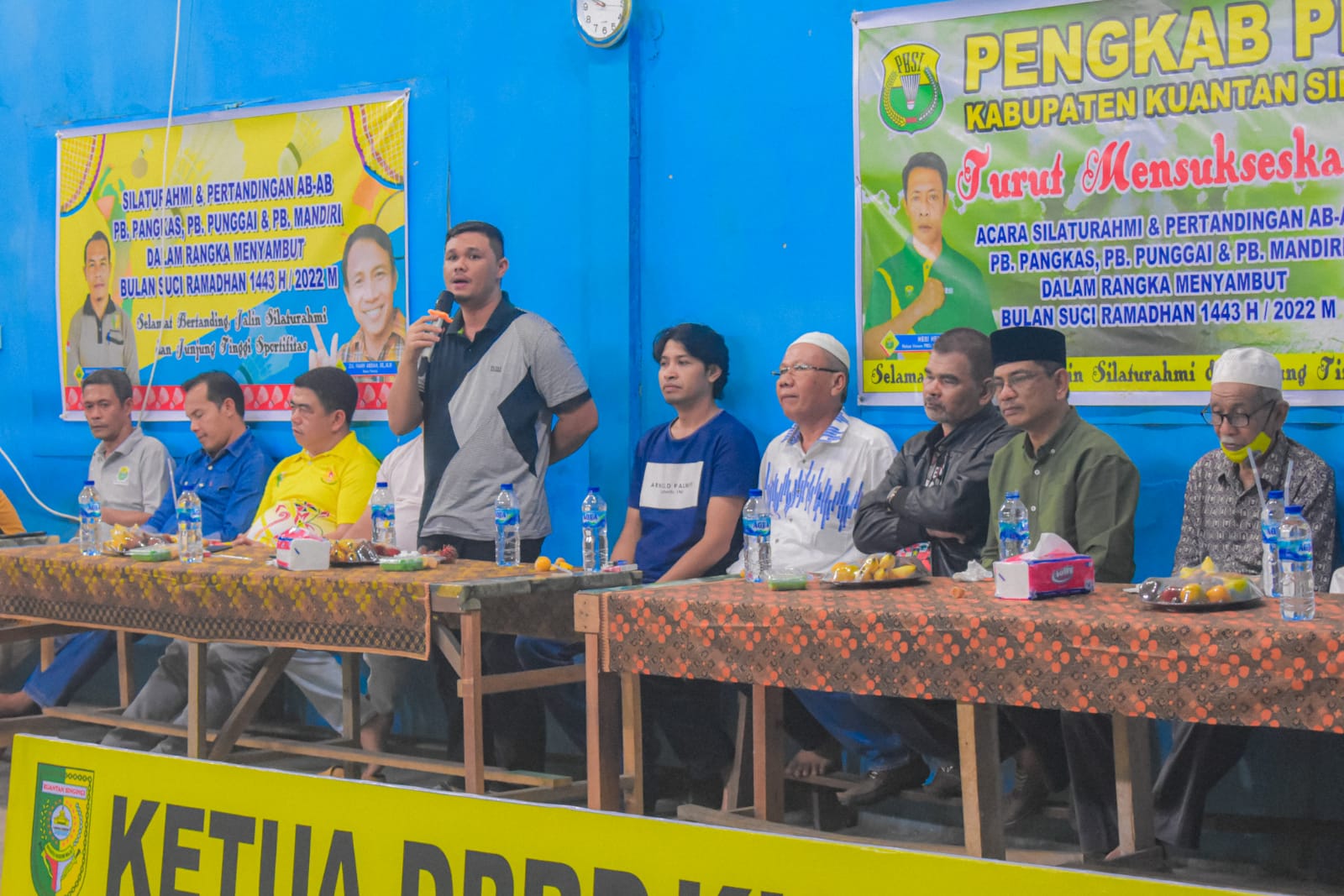 Tokoh-tokoh Pangean Dampingi Ketua DPRD Kuansing Buka Turnamen Badminton