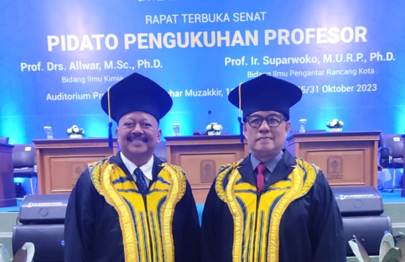 Prof Allwar dan Prof Suparwoko Dikukuhkan Jadi Guru Besar UII
